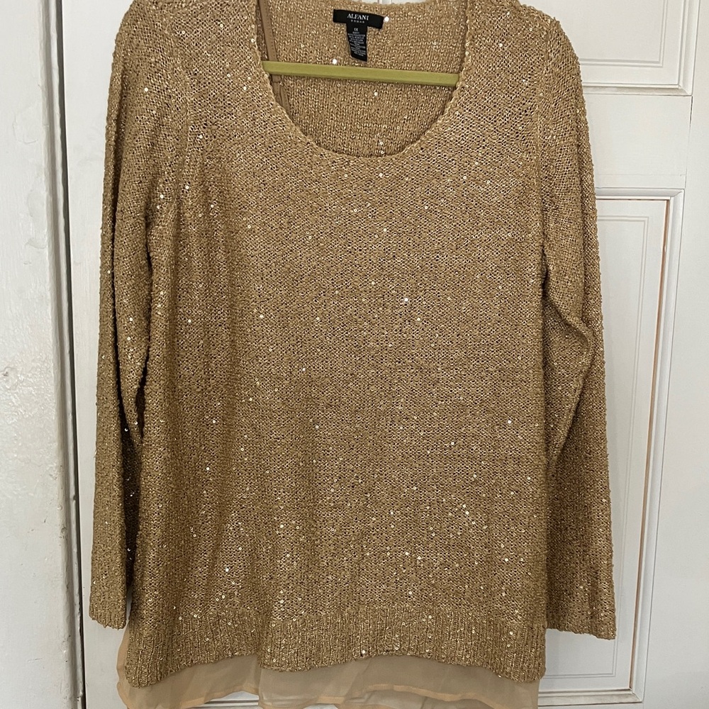 Elegant NEW W/O TAGS/Alfani Gold Women's Sweater - Crew Neck Detachable Camisole